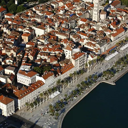 Leon Apartamento Trogir