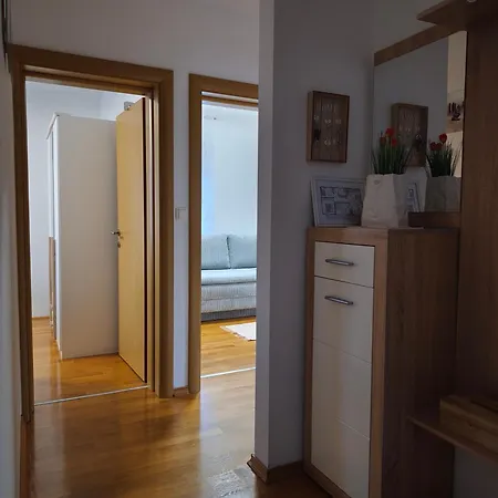 Leon Apartment *
